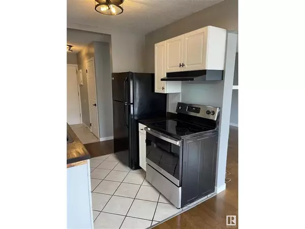 Edmonton, AB T5K2E4,#11 11219 103A AV NW