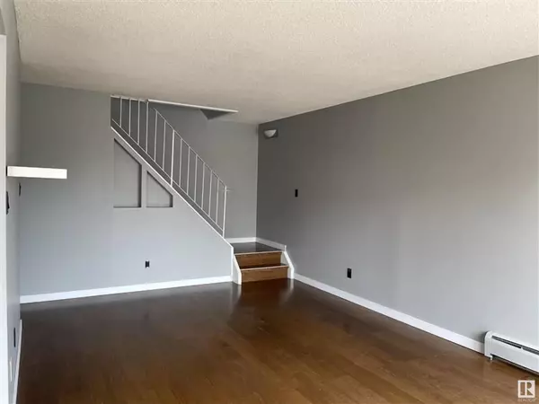 Edmonton, AB T5K2E4,#11 11219 103A AV NW