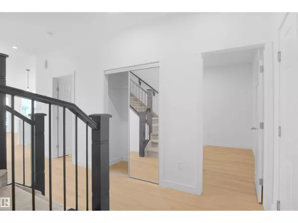 Edmonton, AB T6M1P9,2120 210 ST NW