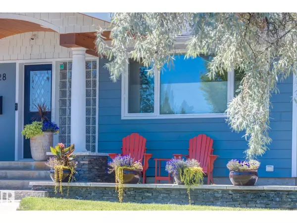 9728 141 ST NW, Edmonton, AB T5N2R2