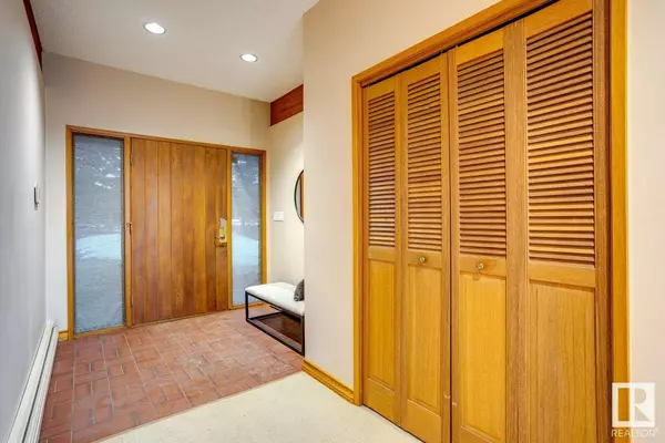 Edmonton, AB T6W1A5,18420 8A AV SW