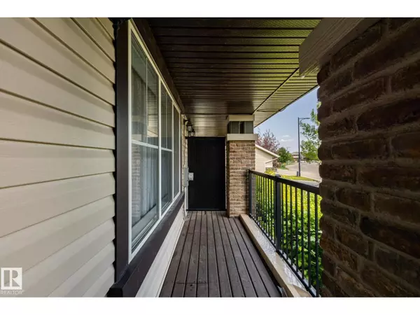 Edmonton, AB T6W2B4,512 Chappelle DR SW