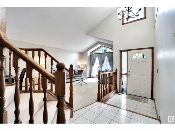 Edmonton, AB T6R2B2,514 BURTON CL NW