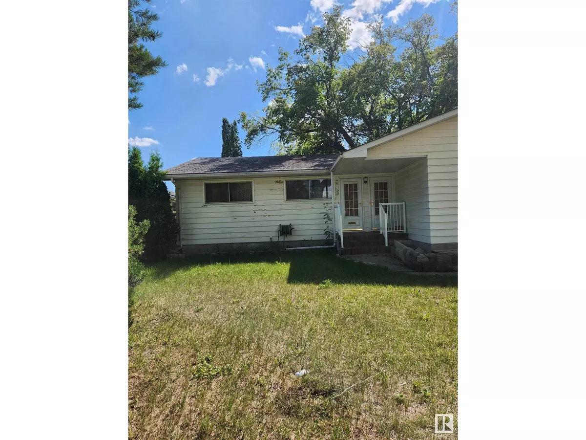 Edmonton, AB T5R4M5,16203 88 AV NW