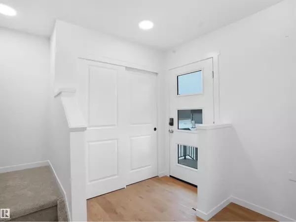 Edmonton, AB T6M3H6,2019 210 ST NW