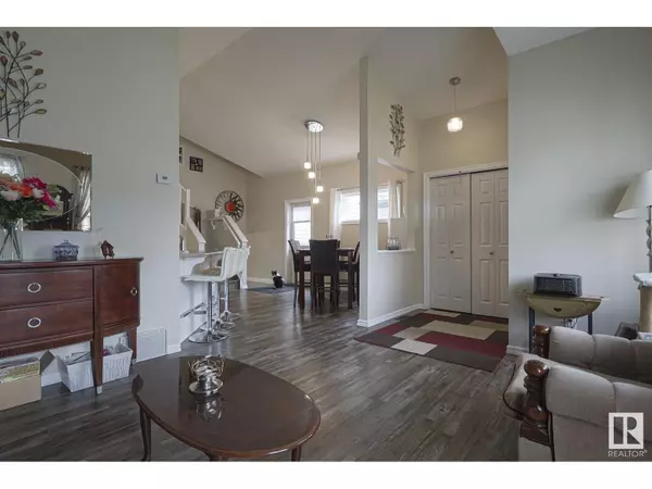 Edmonton, AB T5T6V1,21376 88 AV NW