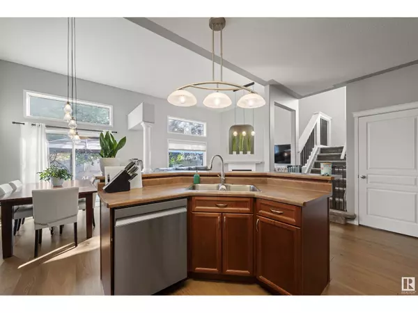 St. Albert, AB T8N7G7,42 English WY