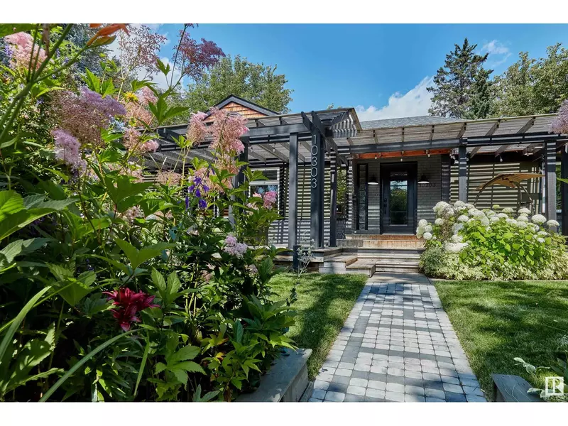 10303 GLENORA CR NW, Edmonton, AB T5N3J5