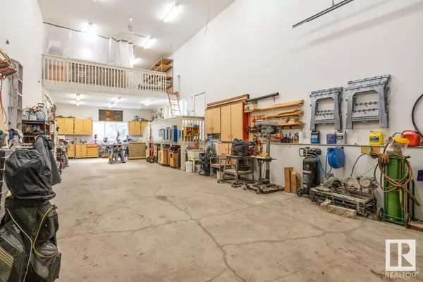 Rural Strathcona County, AB T8B1M8,25 52258 RGE ROAD 231