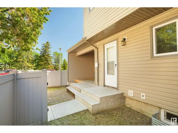 Edmonton, AB T6K3B6,1794 LAKEWOOD S NW