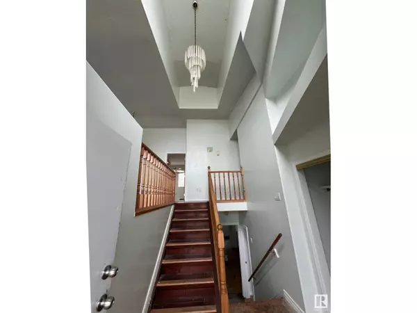 Edmonton, AB T6L6X5,908 JORDAN CR NW