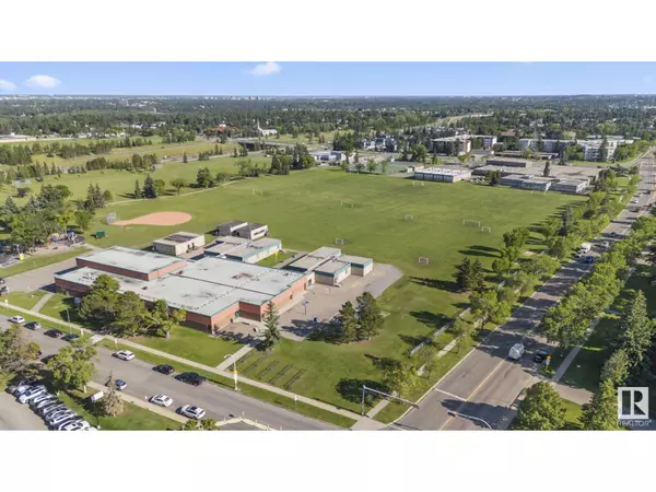 Edmonton, AB T6H4T4,#223 5730 RIVERBEND RD NW