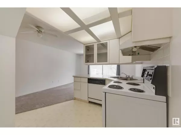 Edmonton, AB T5K1Z6,#11 10324 119 ST NW