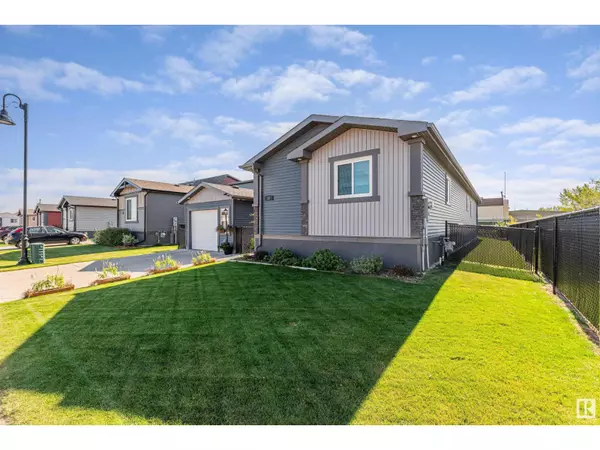 13 Laurel DR, Morinville, AB T8R2P7
