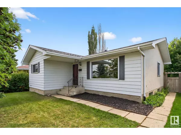 8719 40 AV NW, Edmonton, AB T6K1G9