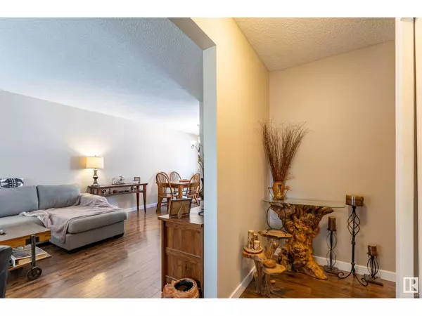 Morinville, AB T8R1K3,9008 99A AV