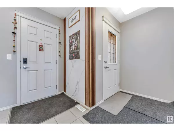 Edmonton, AB T6T0W1,1415 26 AV NW