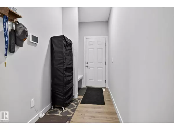 Edmonton, AB T5T7R6,22035 80 AV NW