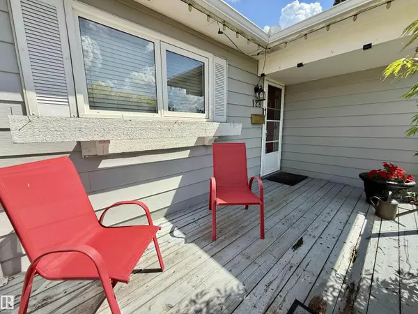 Edmonton, AB T5Y4P8,128 WARWICK RD NW