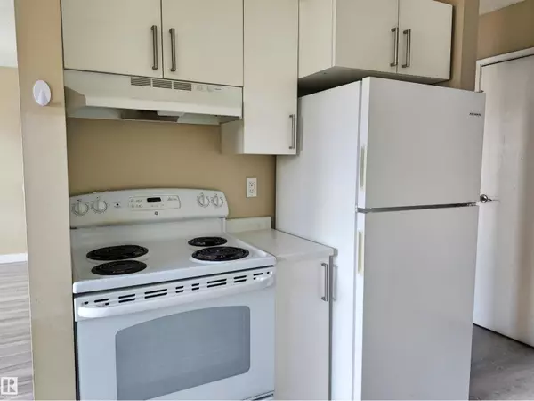 Cold Lake, AB T9M1H7,913 8 ST