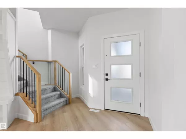 Edmonton, AB T5V1R5,3331 Chickadee Drive NW