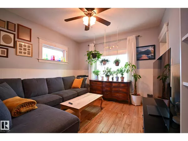Edmonton, AB T5G1V1,11711 96 ST NW