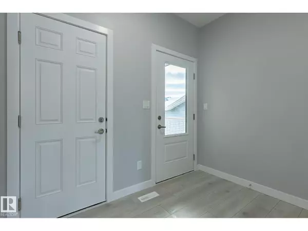Morinville, AB T8R2R8,10716 99 ST