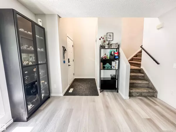Edmonton, AB T5H4M7,#26 10909 106 ST NW