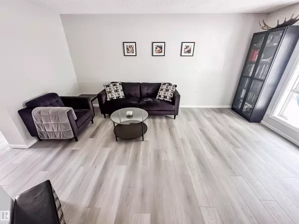 Edmonton, AB T5H4M7,#26 10909 106 ST NW