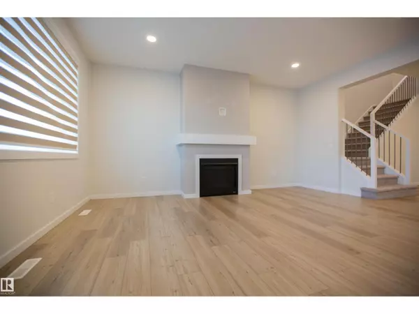 Edmonton, AB T6M0W8,2815 200 ST NW