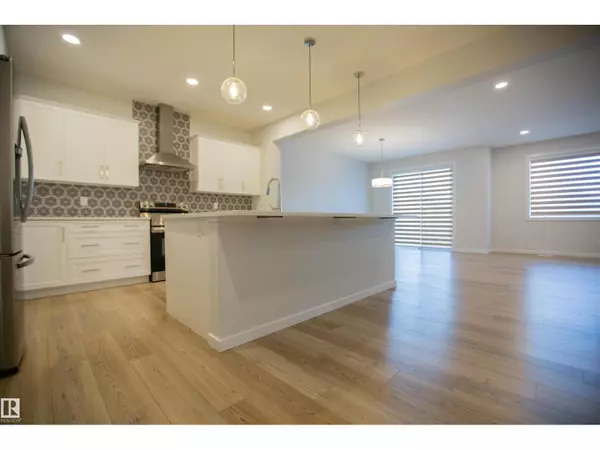 Edmonton, AB T6M0W8,2815 200 ST NW