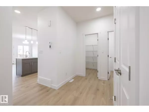 Edmonton, AB T6M3H9,2411 189 ST NW