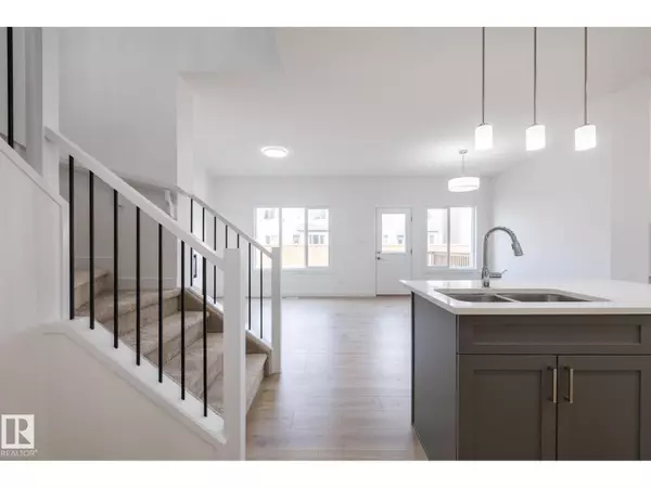 Edmonton, AB T6M3H9,2411 189 ST NW