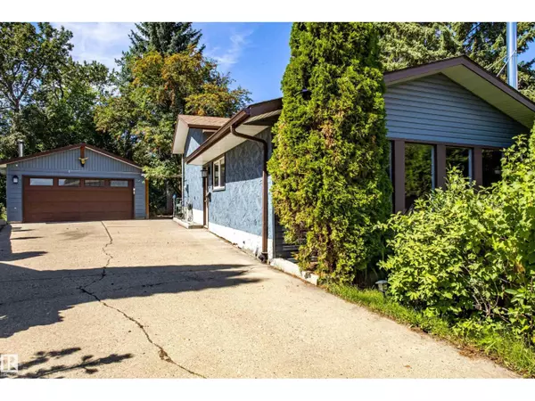 Edmonton, AB T5A2Y1,135 HOMESTEAD CR NW