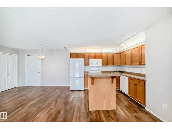 Edmonton, AB T5Z3V1,#323 16303 95 ST NW