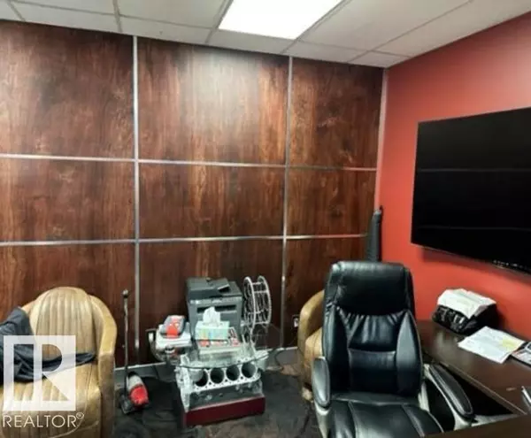 Edmonton, AB T5L3H3,14315 128 AV NW