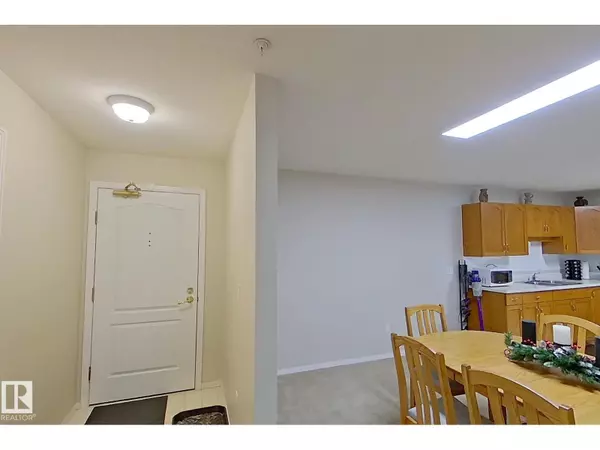 Edmonton, AB T6J7C8,#208 10421 42 AV NW