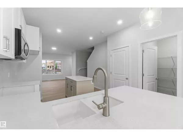 Edmonton, AB T6M3G4,9083 Elves LO NW