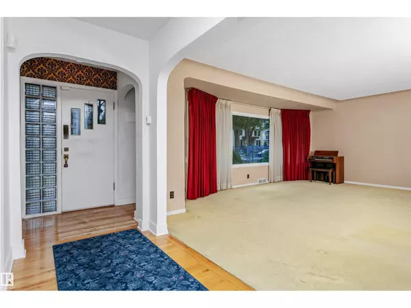 Edmonton, AB T5N2B4,10525 134 ST NW