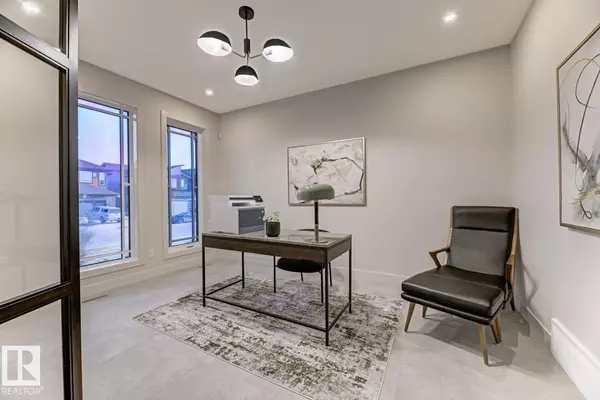 Edmonton, AB T8N7L2,6038 CRAWFORD DR SW