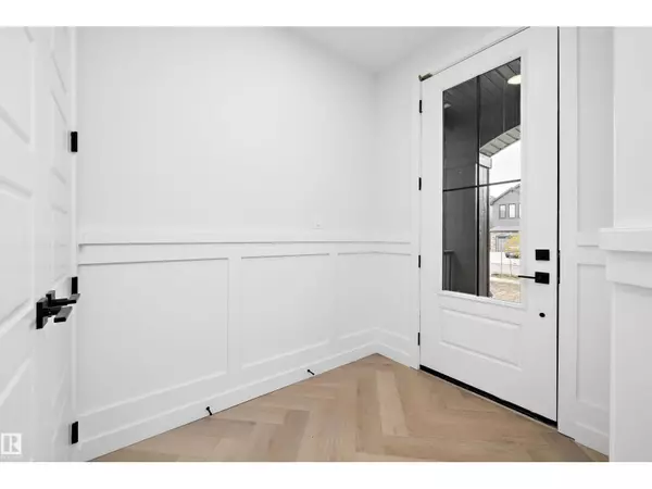 St. Albert, AB T8T2C6,32 CANNES CV