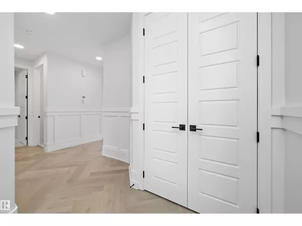 St. Albert, AB T8T2C6,32 CANNES CV