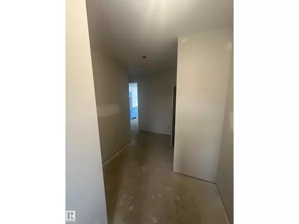 Edmonton, AB T0T0T0,2268 4th AV SW SW