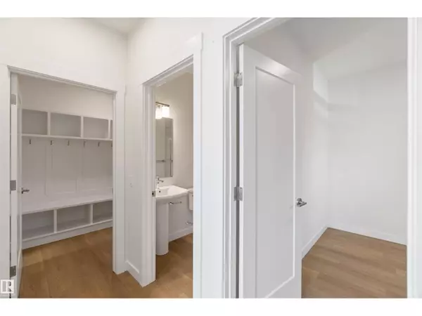 Edmonton, AB T6M3C3,2811 191 ST NW