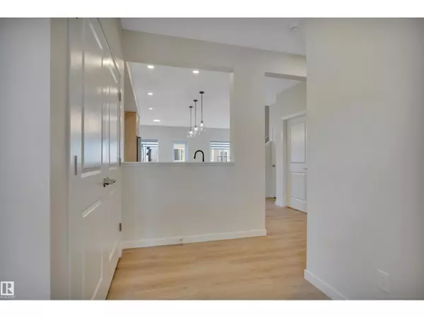 Edmonton, AB T6M3G2,9104 Elves LO NW