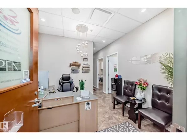 Edmonton, AB T6W2Z8,#204 316 WINDERMERE RD NW