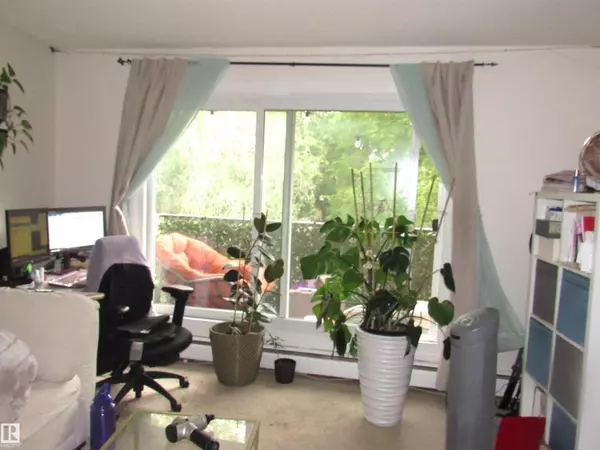 Edmonton, AB T5K1X8,#404 10335 117 ST NW