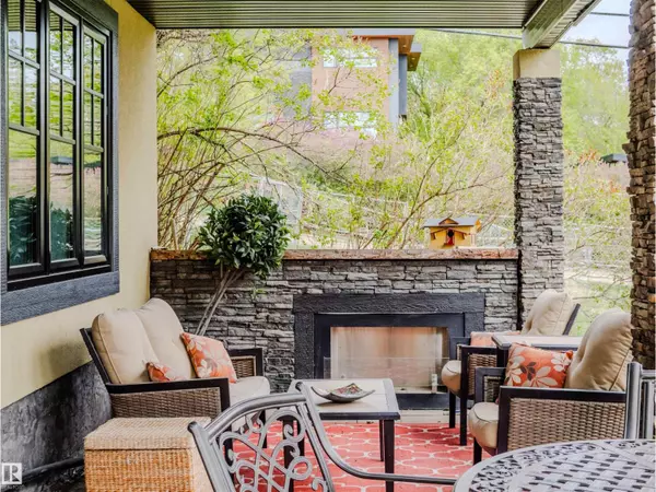 Edmonton, AB T5H1W6,10067 93 ST NW