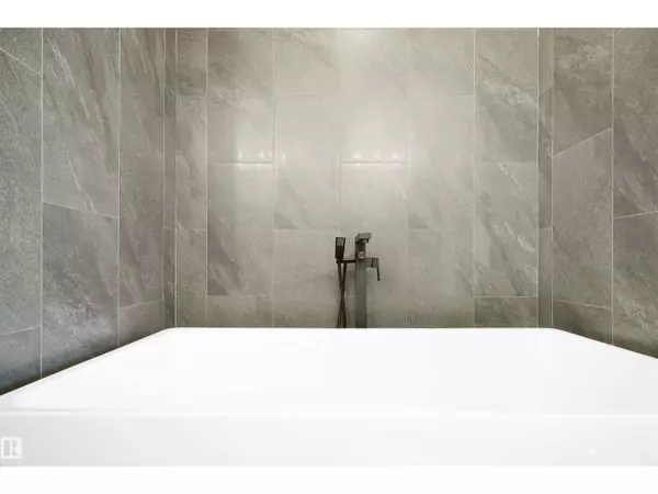 Edmonton, AB T5S0V6,3326 Chickadee Dr NW