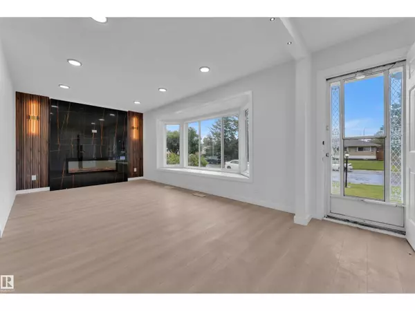Edmonton, AB T5P1J5,15965 110B AV NW